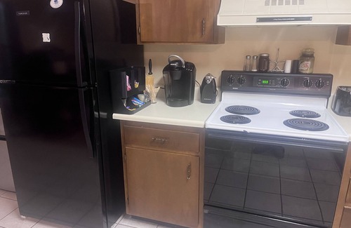Tallahassee House | 9 Miles to FAMU & 7 Miles to FSU; Convenient/Safe Neighborhood. Backyard fenced.