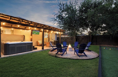 West San Antonio House | 9 min Lackland AFB BMT HotTub Game Room Bocce Ball