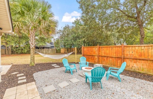 Charleston House | 9 Min to Folly Beach | 12 Min to Downtown | Quiet
