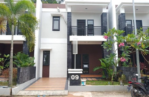 Lubuk Baja House | 9 min Walk to NagoyaHill - 4BR, 12pax, FreePickup