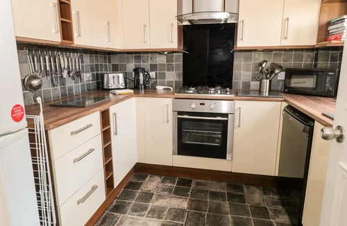 Skipton Cottage | 9 NAVIGATION SQUARE, pet friendly in Skipton