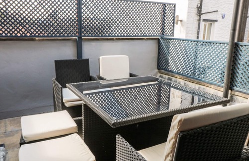 Skipton Cottage | 9 NAVIGATION SQUARE, pet friendly in Skipton