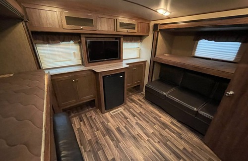 Keswick House | 9 Person luxury RV On Lake Simcoe Sleeps 9