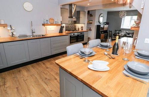 Roch Cottage | 9 PILGRIMS WAY, pet friendly, with a garden in Roch
