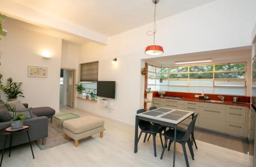 Tel Aviv City Center Apartment | 9 Sderot Chen - By Beach Apartments TLV