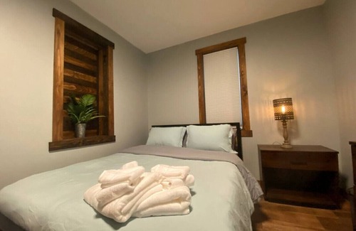 Marion Apartment | #9 - STUNNING*RENOVATED* *4BR HOUSE*