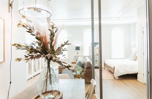 Maryville Apartment | 9 to 5 Suite - Covington Lofts