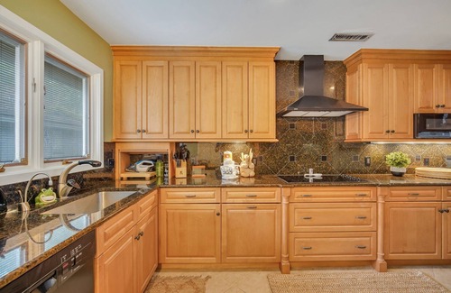Beach Lagoon House | 9 Turtle Lane Club - Waterfront Complex!