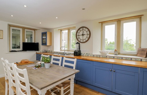 Gastard Cottage | 9 VELLEY HILL, pet friendly, character holiday cottage in Corsham