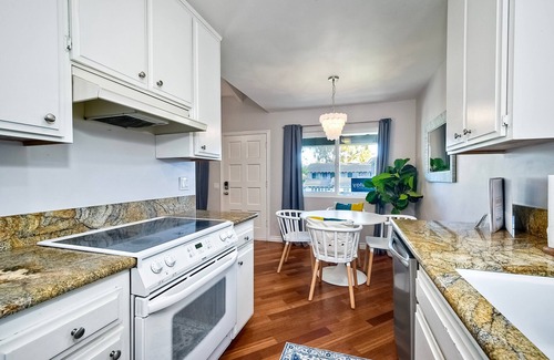 Carlsbad Village Condo | 90 Walk Score l Steps to Beach & Dining | Parking