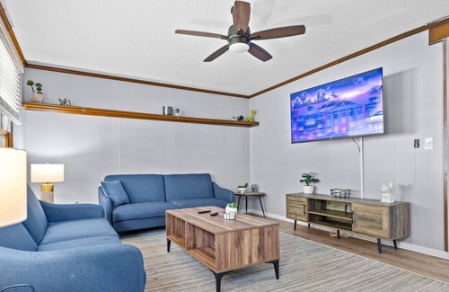 Tower Homes Apartment | 900 E 79th · 5 Bedrooms in a Great Area