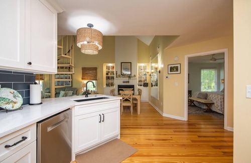 Ocean Ridge Cottage | 907 Shelter Cove-Beautiful Cottage on Lagoon; Gated Community; Screened Porch