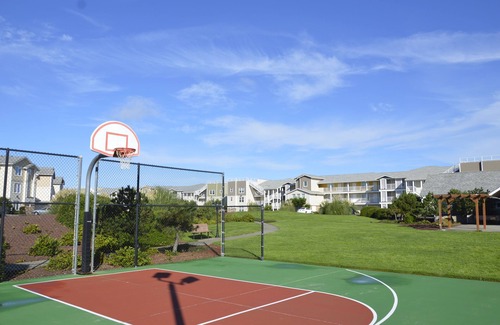 Westport Condo | 915 - Dog day's of summer, year round fun