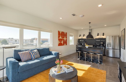 Historic Edgefield Apartment | 916 Main 12 Unit Buyout - Prvt 2 Floors, Sleeps 88 - Perfect For Group Travel
