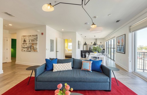 Historic Edgefield House | 916 Main 12 Unit Buyout - 30BDRs! Prvt Two Floors