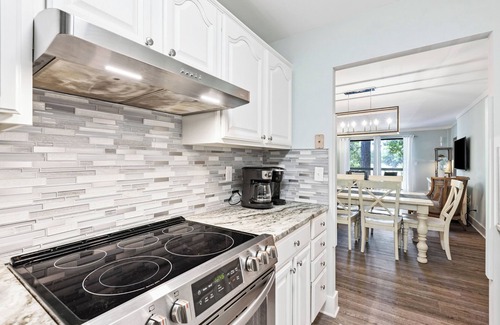 Harbour Town Condo | 918 Cutter Court: BESTNEST by Beverly Serral * In Unit Washer/Dryer!*