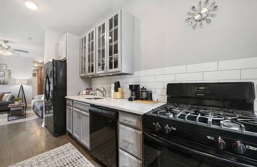 East Allegheny Apartment | 918 James St. #2 · Pro Cleaning
