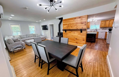 Bethlehem House | 91M: Renovated Bethlehem home with hot tub, firepit, large yard!, walk to restaurants