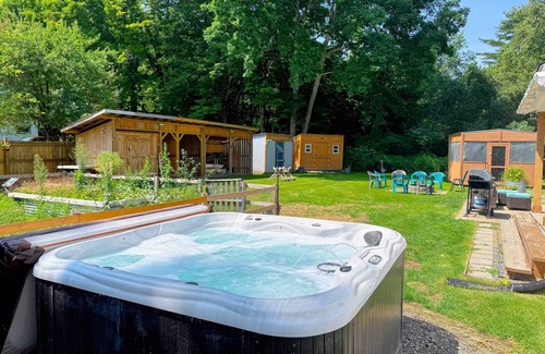 Bethlehem House | 91M: Renovated Bethlehem home with hot tub, firepit, large yard!, walk to restaurants