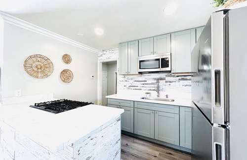 Pacific Beach Cottage | 923-Sandbox- Beach Cottage With Parking!