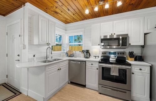 Laguna Beach Estates House | $95/Night Now thru November 22nd!~ Laguna Beach ~Directly Across Street-30ft from Perfect Beach Access #83