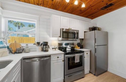 Laguna Beach Estates House | $95/Night Now thru November 22nd!~ Laguna Beach ~Directly Across Street-30ft from Perfect Beach Access #83