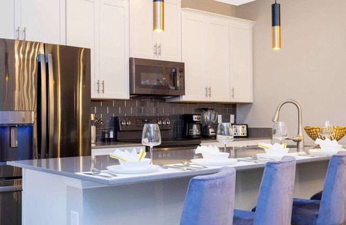 Four Corners House | 958 Amazing Town home 4 Bedrooms W/Pool Champions Gate