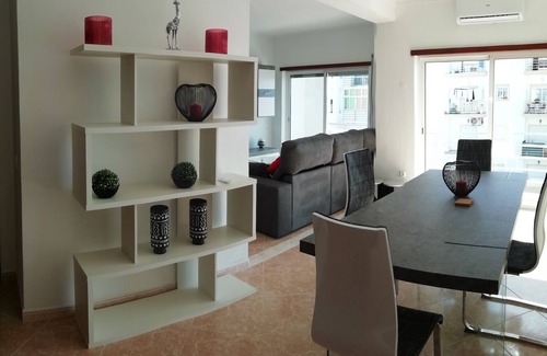 Mexilhoeira da Carregacao Apartment | 95m2 modern 3th flr condo, 4.7 km from Ferragudo beech