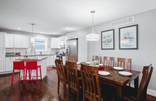Traverse City House | 962 Townhouse 3BR Near Downtown Beaches and Wineries