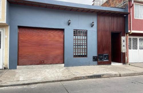 Fontibon House | 96K Premium Suite - Rooms minutes from the Airport in Bogotá