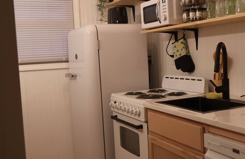 Lexington House | 97 Junction House, Cozy duplex with fenced yard & easy I-71 access! Sleeps 8