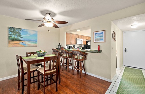 Historic Downtown Melbourne Condo | 98 Nt Sept 1-30 Patio, BBQ Dining Shopping Beach Golf Kayak Parks. All so close