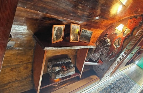 Port Washington House | 980 years Old Red Wood Log House