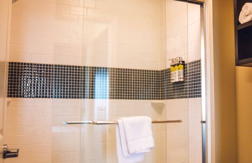 Chinatown Condo | 9901 United Dr