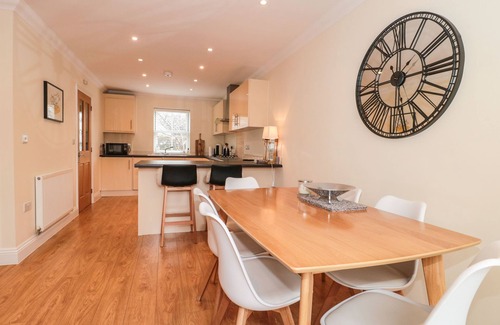 Christchurch Cottage | 9A WICK LANE, family friendly, with a garden in Christchurch