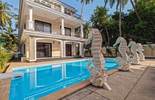 Calangute House | 9BHK Private Swimming Pool Villa with Kids Pool, Seahorse Fountains and Playroom