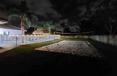 Coconut Creek House | 9BR/5BA Getaway, Heated Pool, Jacuzzi, Beach Volleyball & Mini Golf