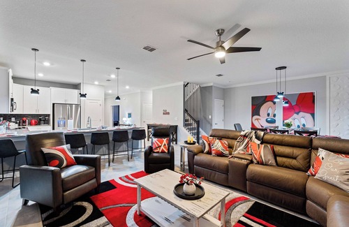 Kissimmee House | 9BR Family Villa – South-Facing Pool & Arcade Near Disney & Universal