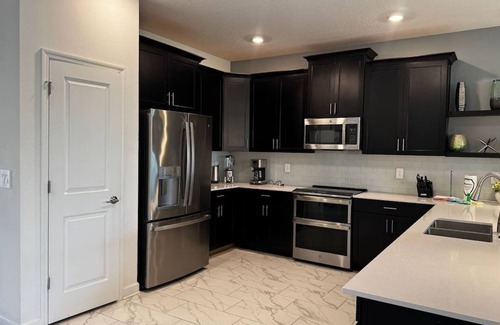 Four Corners House | 9BR Incredible Villa near Disney | Jurassic & Pool