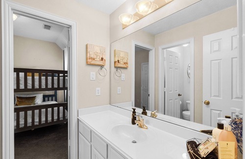 South Central Houston House | 9BRM/8Bath/Large Group/Jacuzzi/Hot Tub/GYM/in Downtown