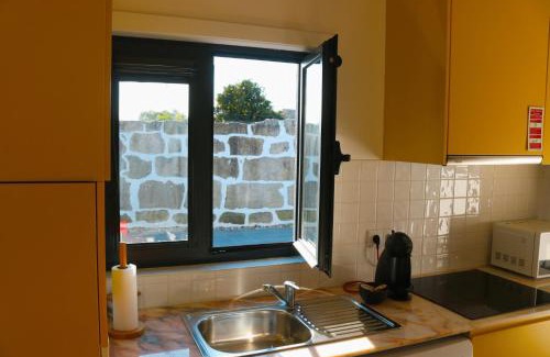 Ramalde House | 9min Metro to Downtown - couples&kids - free parking