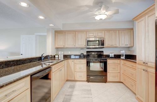 Royal Harbor Condo | A-1 - Waterfront Condo Near Naples Bay & Beaches