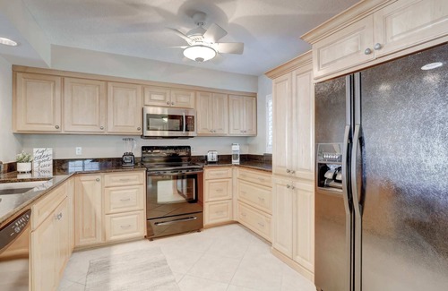 Royal Harbor Condo | A-1 - Waterfront Condo Near Naples Bay & Beaches