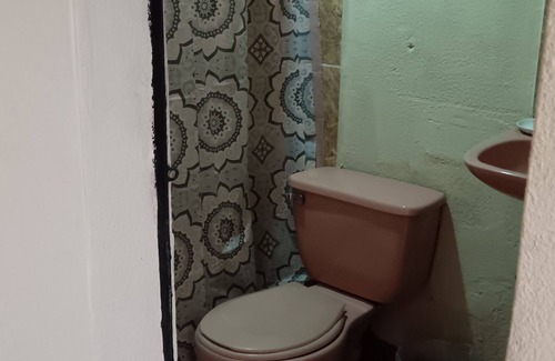 Antigua Guatemala Bed & Breakfast | A 10 Minutos del Centro de Antigua Guatemala. Cómoda Habitación!