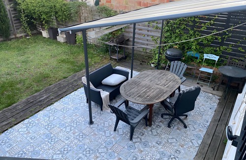 Carrieres-sur-Seine Apartment | A 15mn de Paris au Calme, Logement Tout Équipé Avec Jardin et lit Queen Size