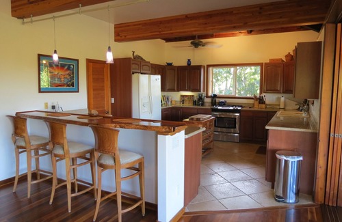 Honaunau-Napoopoo House | A 2-Minute Walk to Kealakekua Bay & Manini Beach! A Free Farm Tour!