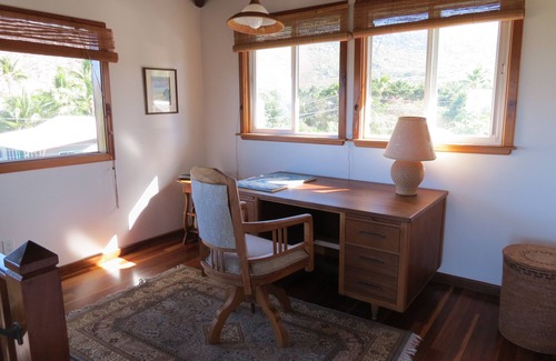 Honaunau-Napoopoo House | A 2-Minute Walk to Kealakekua Bay & Manini Beach! A Free Farm Tour!