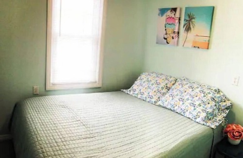 Geneva-on-the-Lake House | A 3 BDRM Bungalow In the Heart of the GOTL Strip