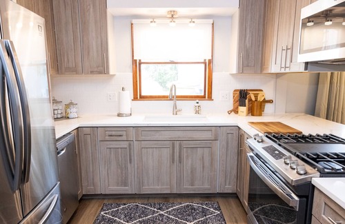 State College House | A 3 Bedroom 2 Bath Home. With a 30 minute walk to beaver stadium!