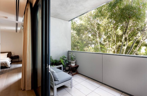 South Yarra Apartment | A 3 bedroom, 3.5 bathroom entire apartment perched on the city's doorstep
